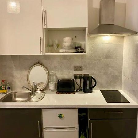 Modern Studio Apartment Sleeps 4 People Opposite Westfield Shepherds Bush Londýn Exteriér fotografie