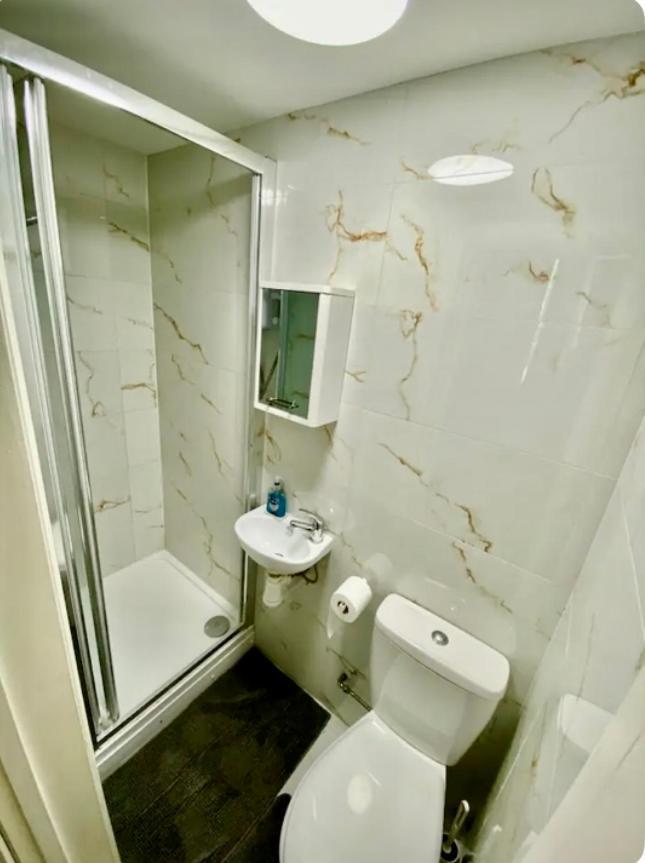 Modern Studio Apartment Sleeps 4 People Opposite Westfield Shepherds Bush Londýn Exteriér fotografie